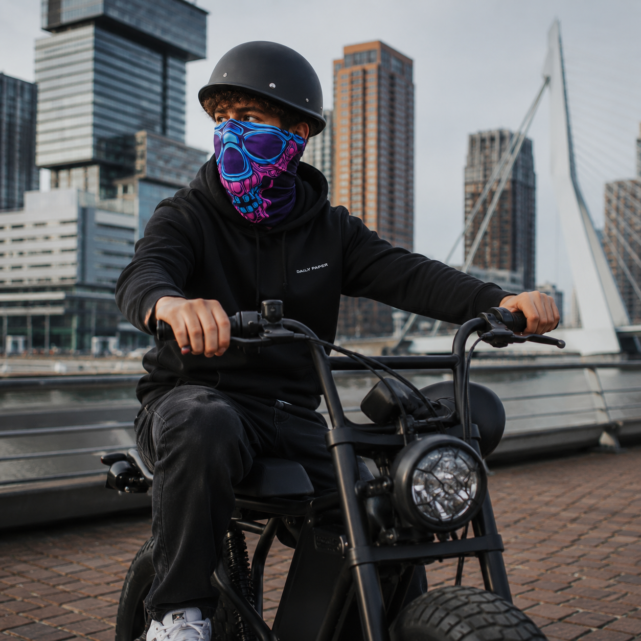 Alien | Gezichtssjaal met neon skull print
